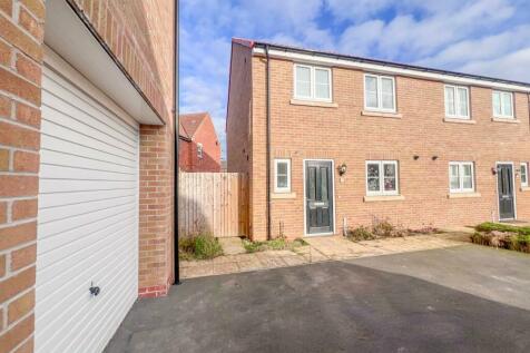 3 bedroom semi-detached house for sale