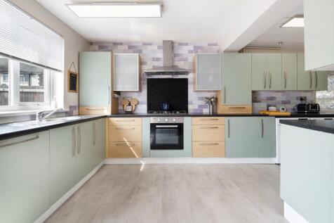 St Michaels Road, Grimsby, DN34 4 bed semi
