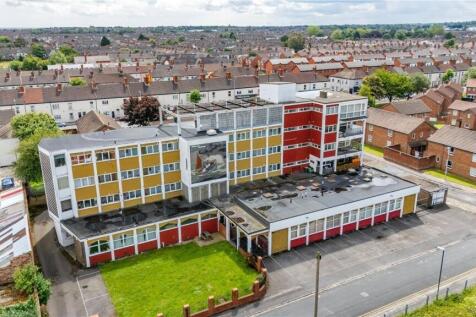 3 bedroom flat for sale