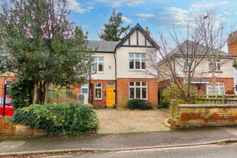 4 bedroom semi-detached house for sale