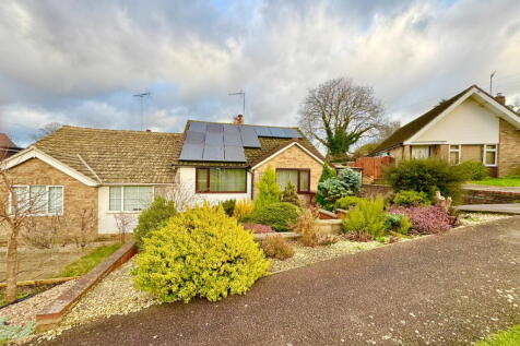 2 bedroom semi-detached bungalow for sale
