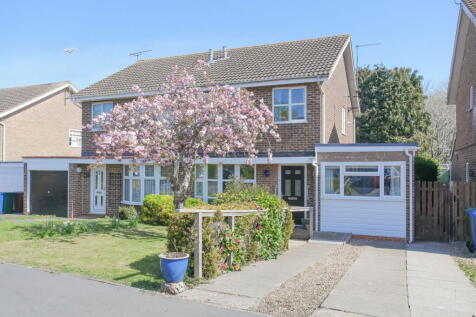 3 bedroom semi-detached house for sale