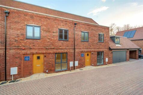 Brookwood Road, Petersfield... 3 bed semi