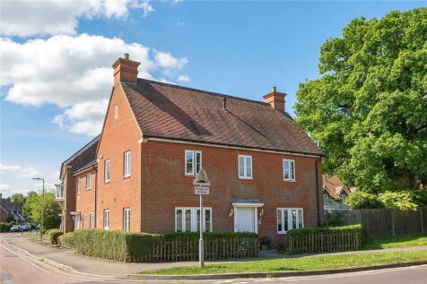 Moggs Mead, Petersfield, Hampshire, GU31 4 bed link detached house for sale