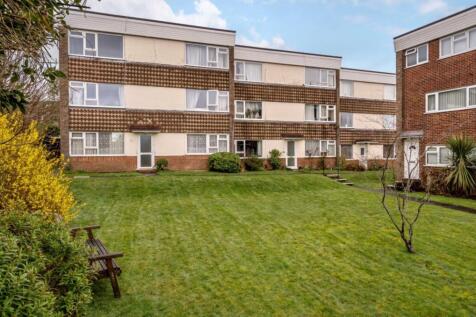 Winton Road, Petersfield, Hampshire... 2 bed apartment for sale