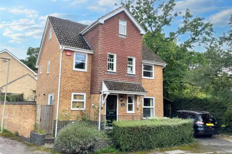 Test Close, Petersfield, Hampshire, GU31 5 bed detached house for sale
