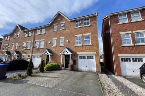 3 bedroom town house for sale