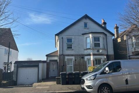 Studio flat for sale