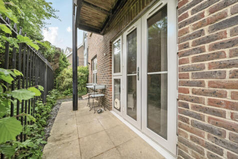 Broadacre Place, Hampshire PO14 1 bed flat for sale