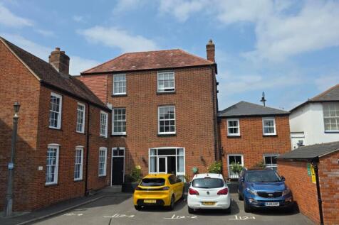 East Street, Hampshire PO16 1 bed flat for sale