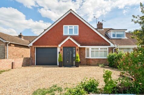 Tewkesbury Avenue, Hampshire PO15 4 bed semi