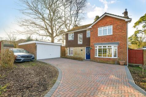 St Michaels Close, North Waltham, RG25 5 bed detached house for sale