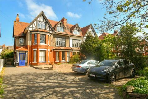 4 bedroom flat for sale