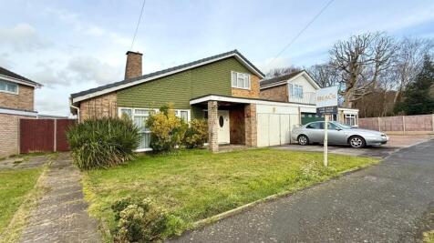 4 bedroom link detached house for sale