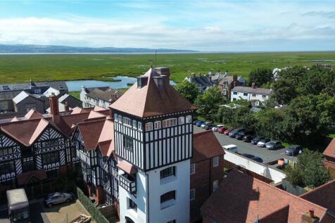 3 bedroom flat for sale