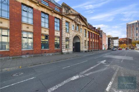 2 bedroom maisonette for sale
