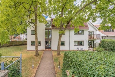 3 bedroom flat for sale