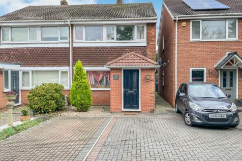 3 bedroom semi-detached house for sale