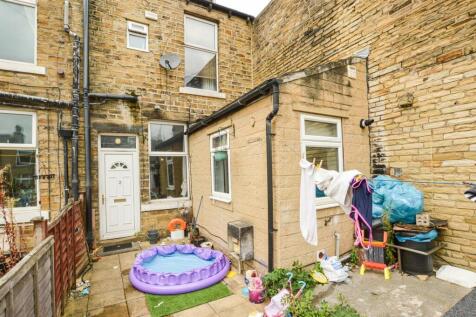 Oak Street, Elland, HX5 2 bed terraced house for sale