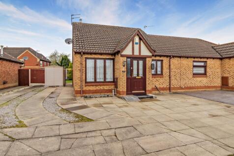2 bedroom semi-detached bungalow for sale