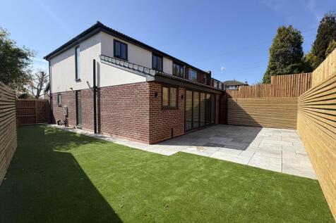 4 bedroom semi-detached house for sale