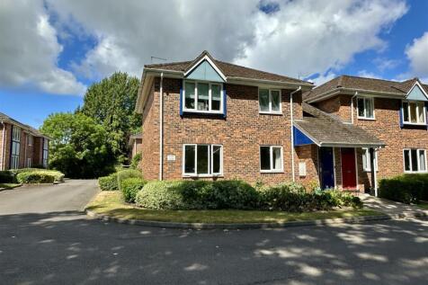 Corinthian Court, Alcester 1 bed apartment for sale