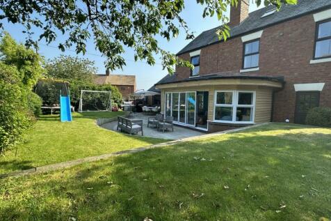 6 bedroom detached house for sale