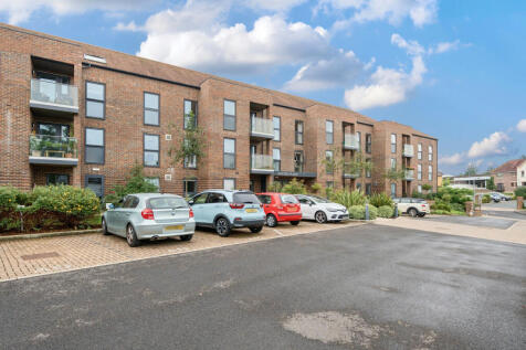 Lower Turk Street, Alton, Hampshire... 2 bed penthouse for sale