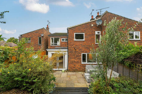 Vicarage Road, Alton, Hampshire, GU34 3 bed end of terrace house for sale