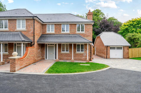 Cherry Tree Drive, Cliddesden... 3 bed semi