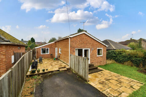 New Farm Road, Alresford, Hampshire... 3 bed bungalow for sale
