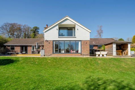 6 bedroom detached house for sale