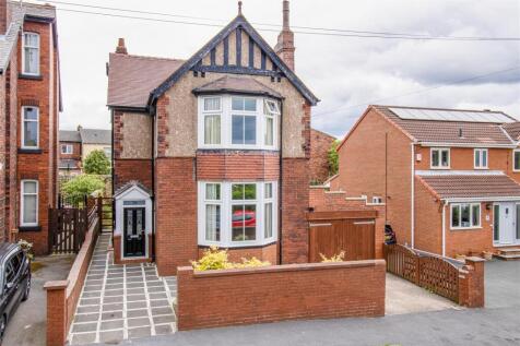 Grove Road, Wakefield WF4 3 bed detached house for sale