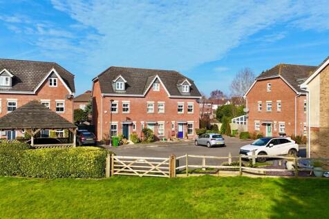 Kings Mews, Camberley GU16 3 bed terraced house for sale