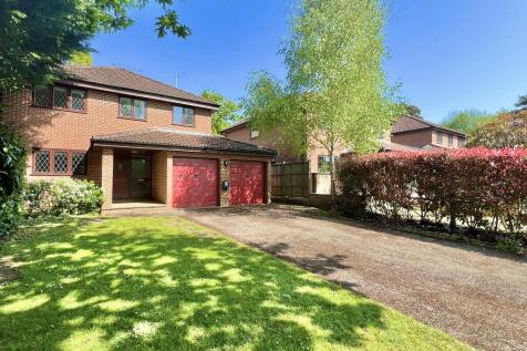 Dell Grove, Camberley GU16 4 bed detached house for sale