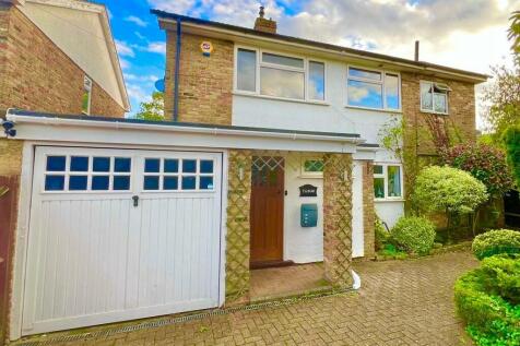 4 bedroom link detached house for sale