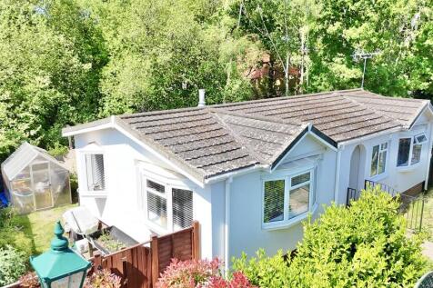 Mytchett Farm Park, Camberley GU16 2 bed mobile home for sale