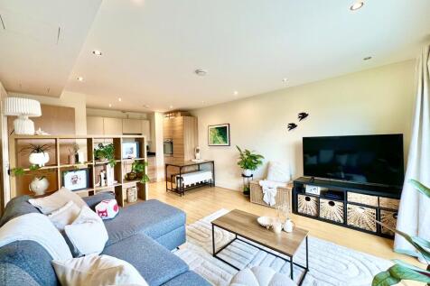 Queensmead, Farnborough GU14 1 bed apartment for sale