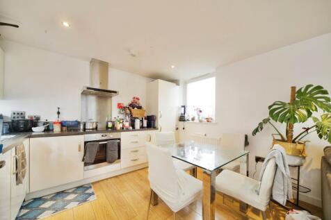 2 bedroom maisonette for sale