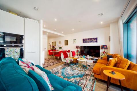 3 bedroom flat for sale