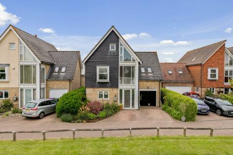 5 bedroom detached house for sale