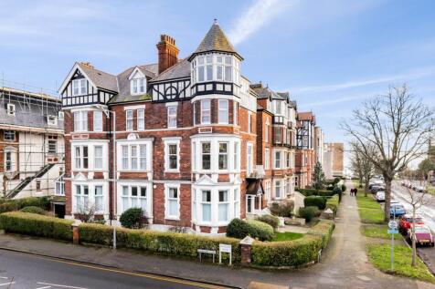 Earls Avenue, Folkestone, CT20 3 bed flat for sale