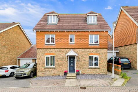 6 bedroom detached house for sale