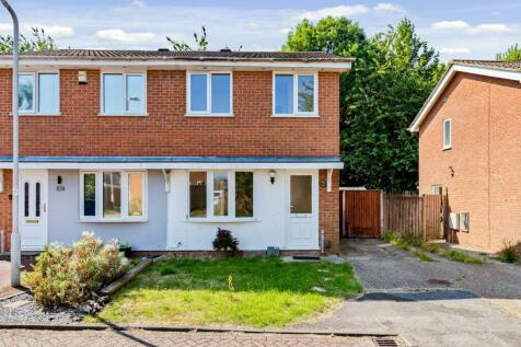 2 bedroom semi-detached house for sale