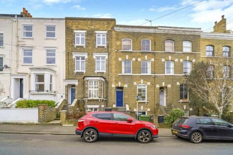 3 bedroom flat for sale