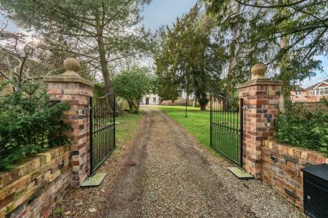 6 bedroom detached house for sale