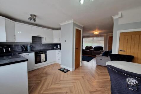 Campbell Close, Rugeley. WS15 2PP 3 bed end of terrace house for sale