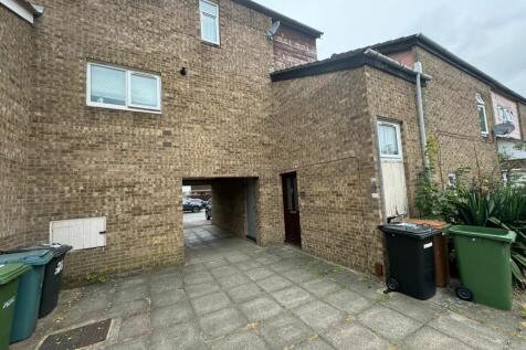 Bretton, Peterborough PE3 3 bed maisonette for sale