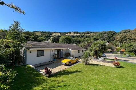 4 bedroom detached bungalow for sale