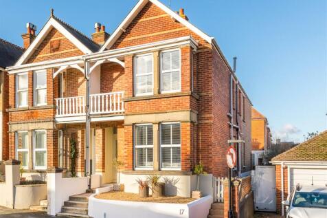 4 bedroom semi-detached house for sale